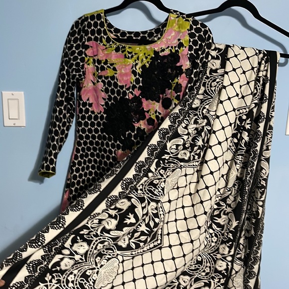 Embroidered two piece dress - Picture 4 of 6